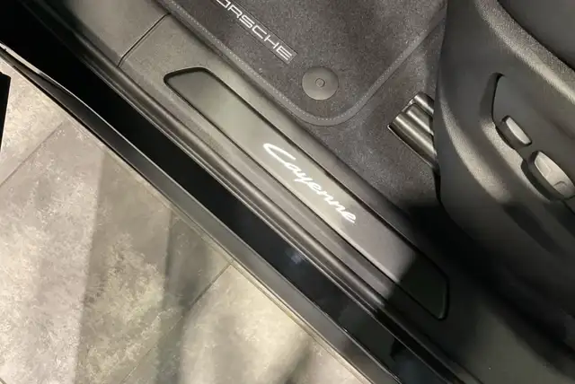 Porsche Cayenne Cayenne Coupe Black Edition Sportabgas 22 AHV etc Ansicht 19