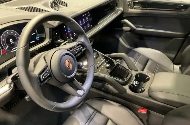 Porsche Cayenne Cayenne Coupe Black Edition Sportabgas 22 AHV etc Ansicht 18