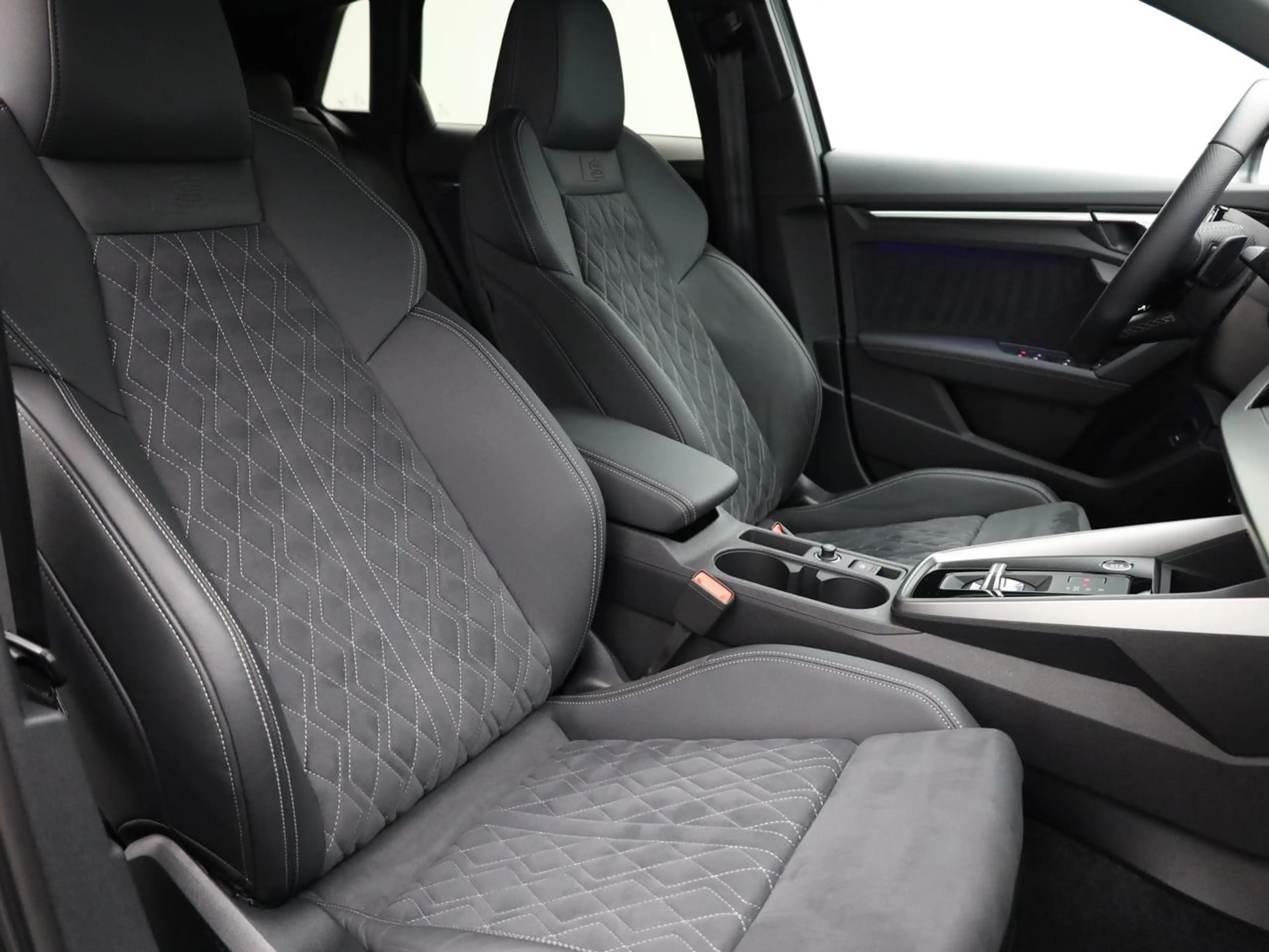 Audi A3 S-LINE 40 TFSI 190 PK QUATTRO S-TRONIC — photo 4