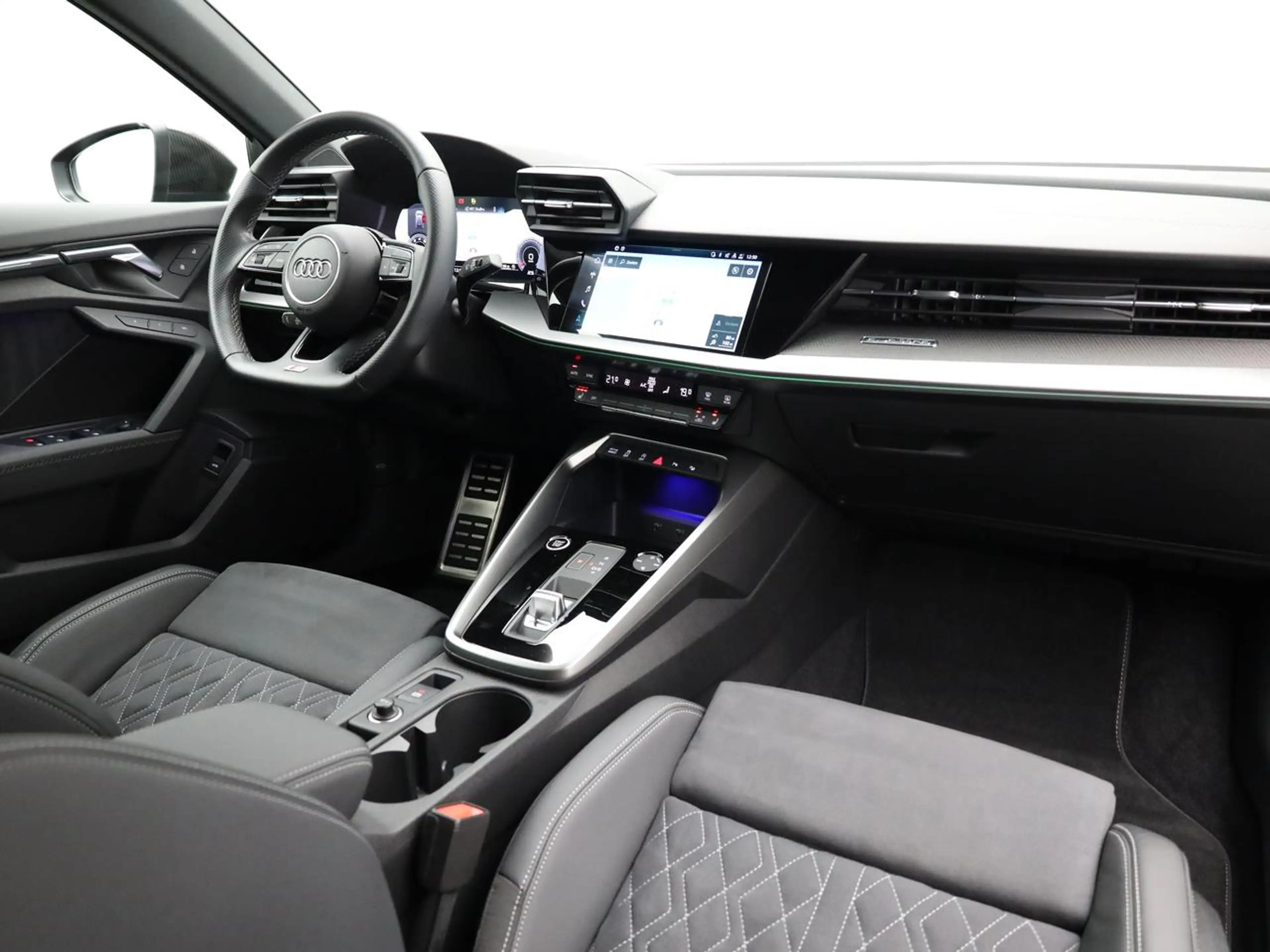 Audi A3 S-LINE 40 TFSI 190 PK QUATTRO S-TRONIC — photo 3