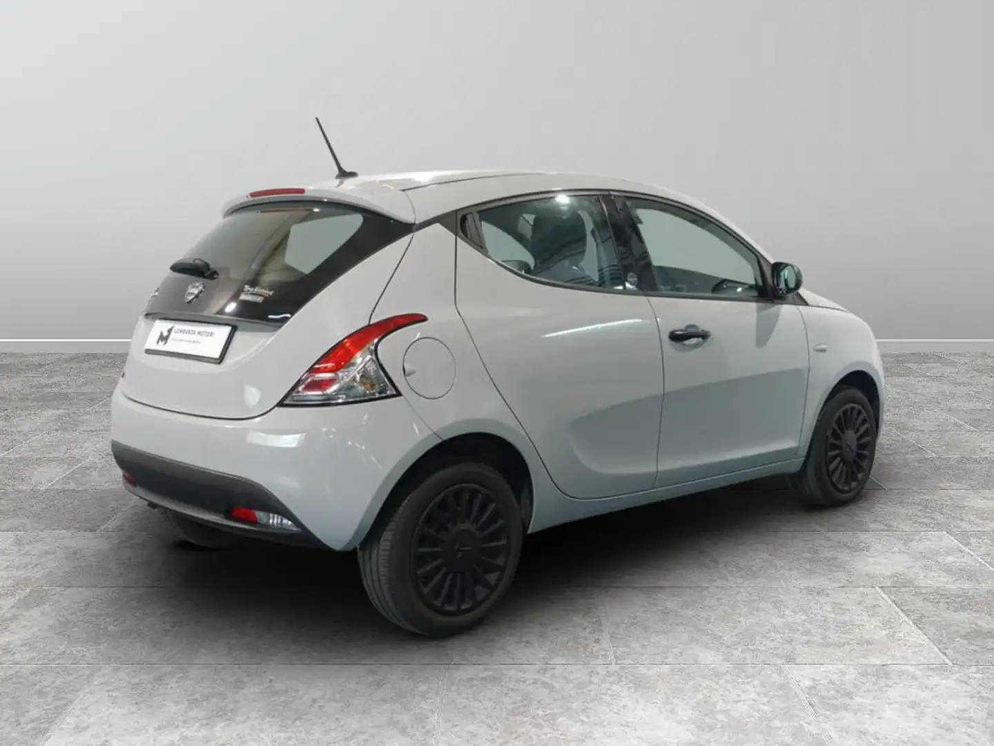 Lancia Ypsilon 1.0 hybrid Silver s&s 70cv Grijs - 2