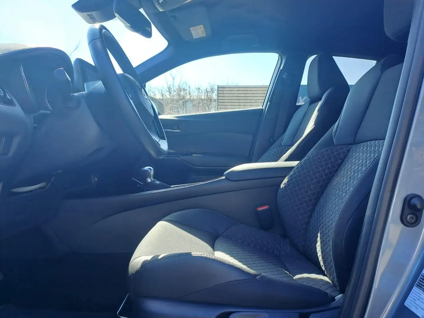 Toyota C-HR 1.8 VVT i-Hybrid C-Hic Bi-Tone E-CVT - 2