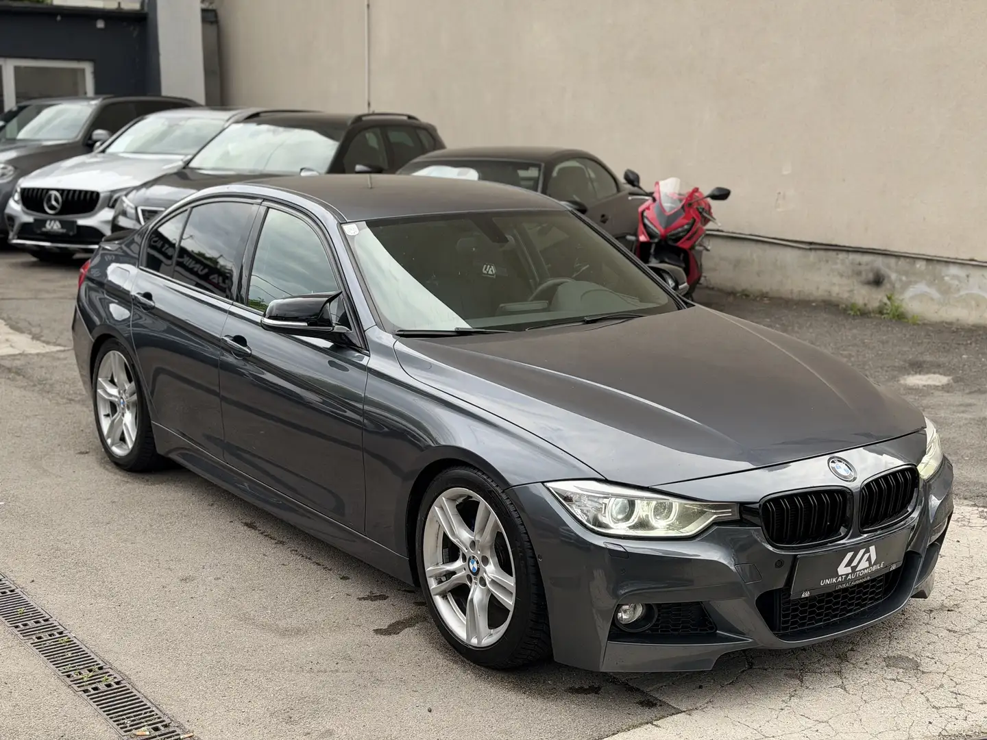 BMW 320 320d M-Paket ab Werk Grau - 2