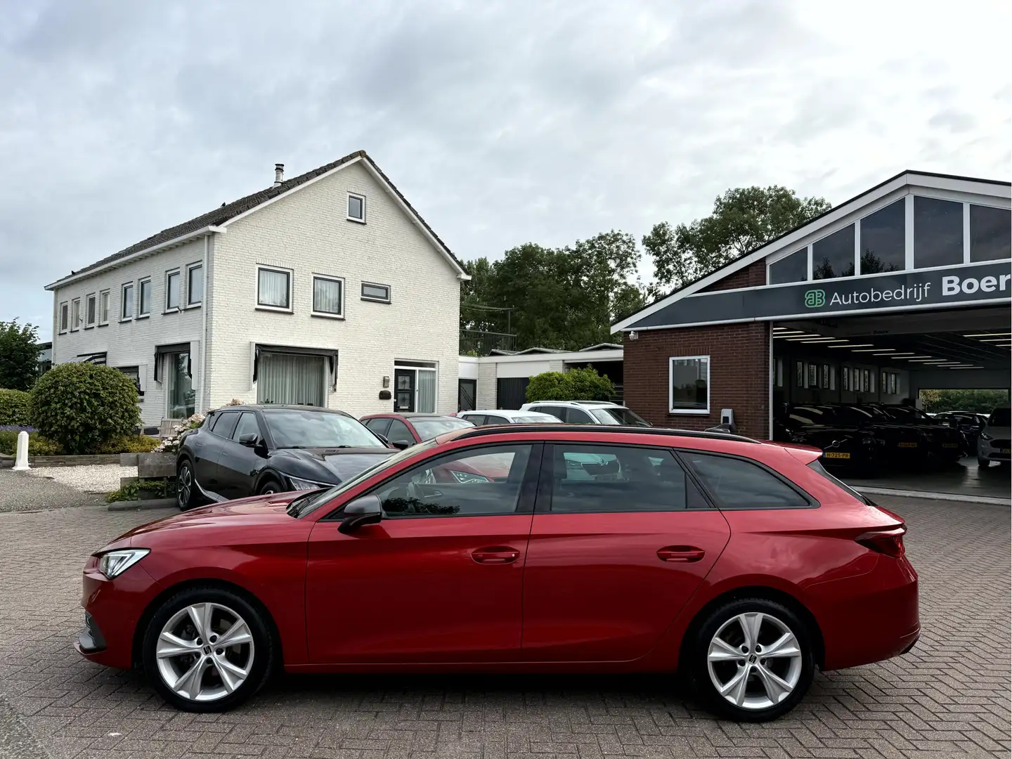 SEAT Leon Sportstourer 1.5 eTSI FR Launch Edition Virt.Cockp Rouge - 2