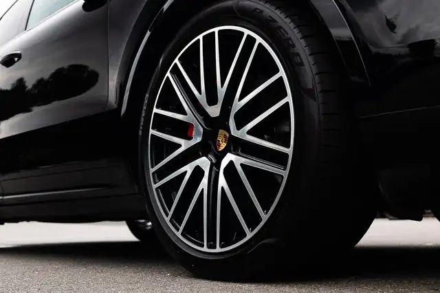 Porsche Cayenne view 9
