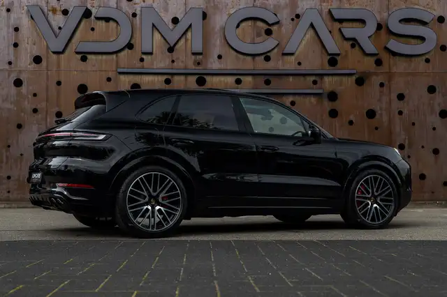 Porsche Cayenne view 3