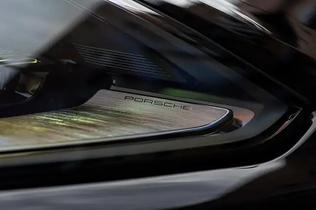 Porsche Cayenne view 8