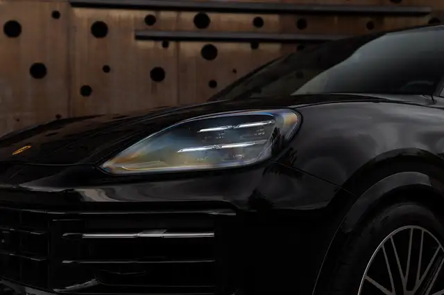 Porsche Cayenne view 13