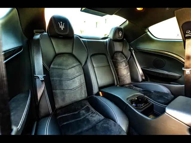 Maserati Granturismo view 14