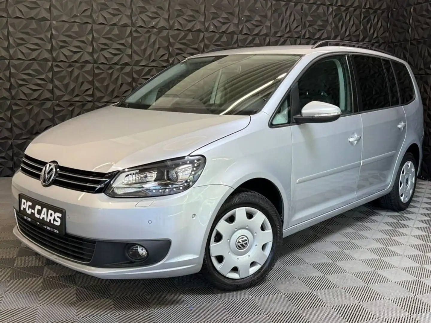 Volkswagen Touran Comfortline 1.6 BMT TDI Top Zustand Stříbrná - 1
