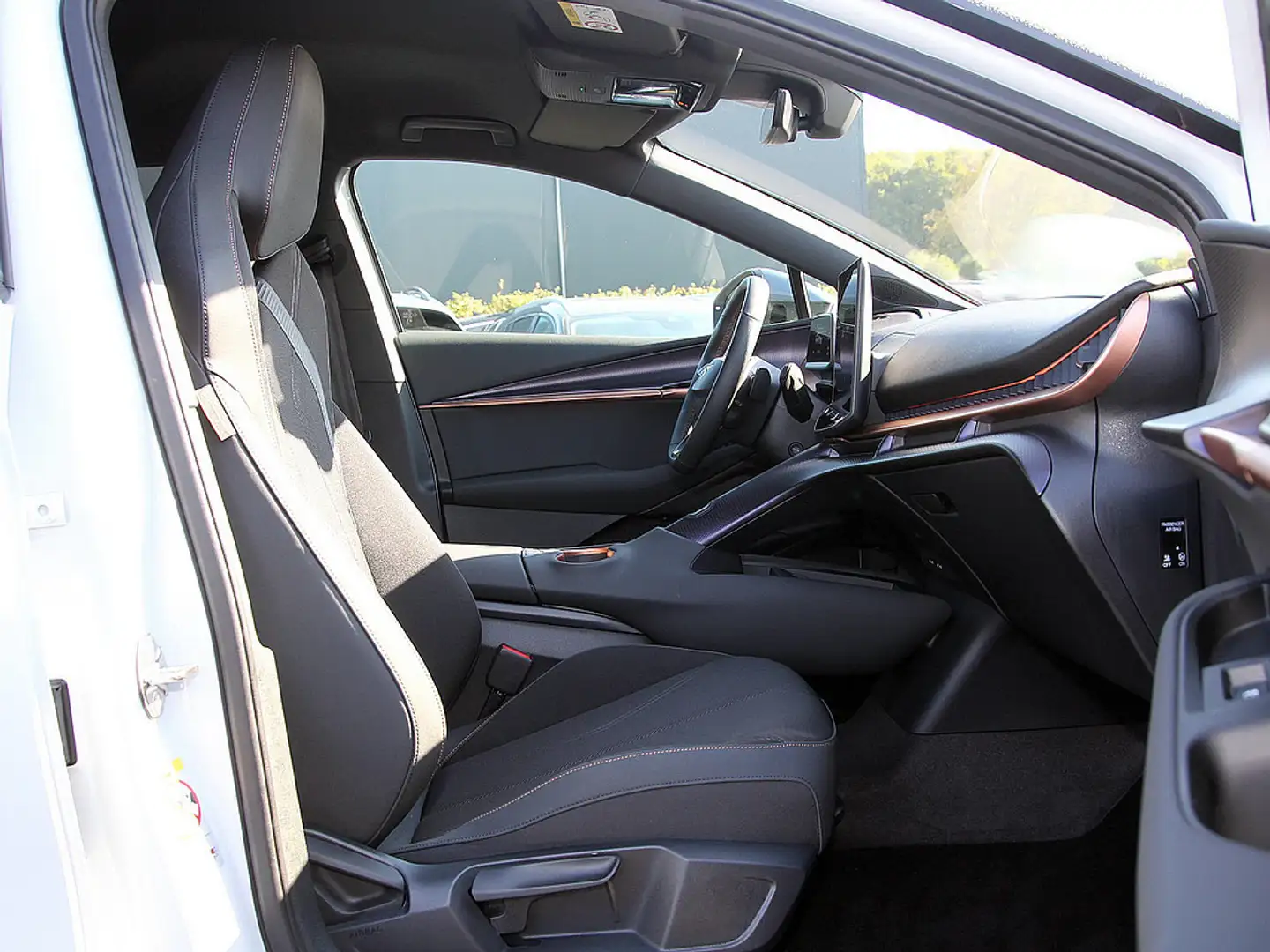 CUPRA Tavascan 210 kW Endurance NAVI KAM LED SHZ PD Silber - 2