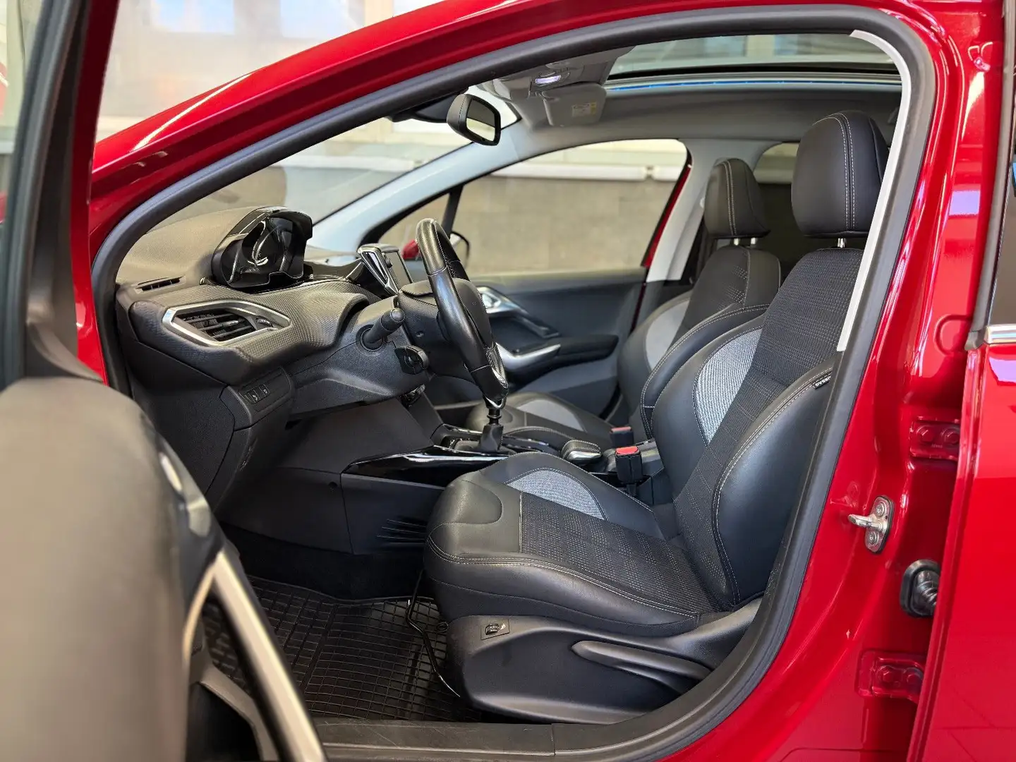 Peugeot 2008 Allure NAVI SHZ AHK PDC PANO CAM LED LEDER Rojo - 2