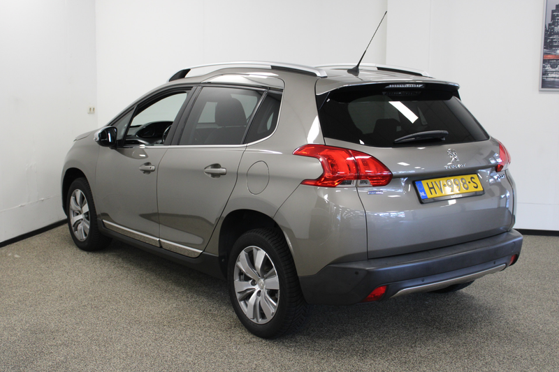 Peugeot 2008 1.2 PureTech Allure — photo 8