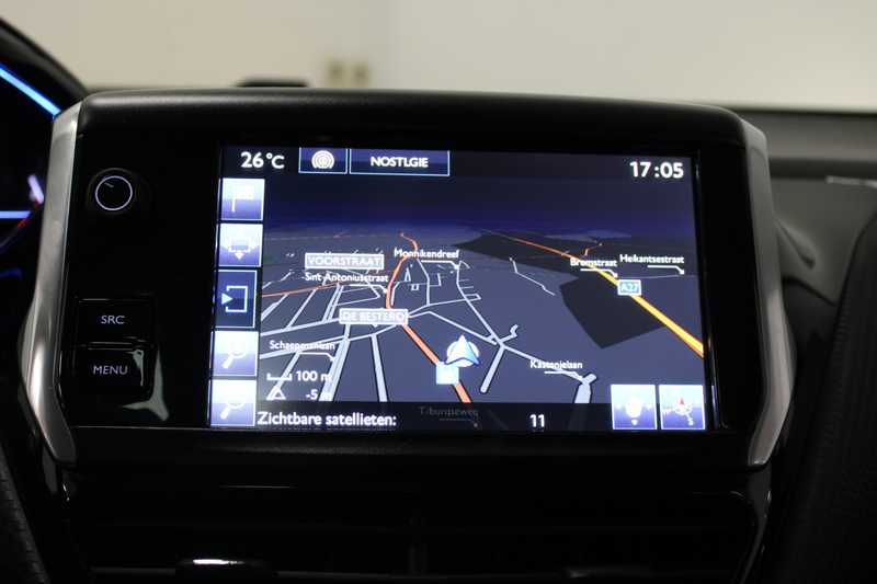 Peugeot 2008 1.2 PureTech Allure — photo 16