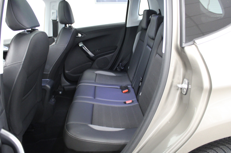 Peugeot 2008 1.2 PureTech Allure — photo 11