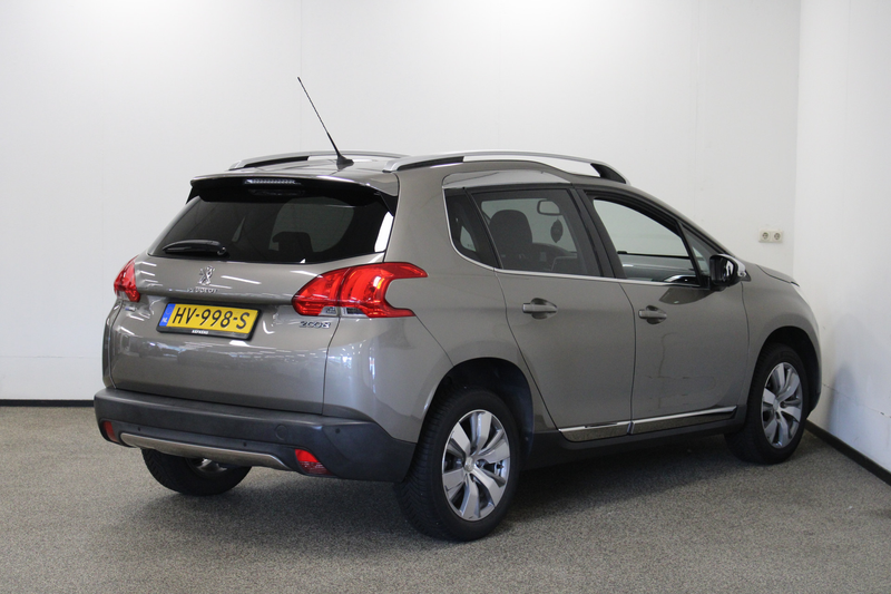 Peugeot 2008 1.2 PureTech Allure — photo 2