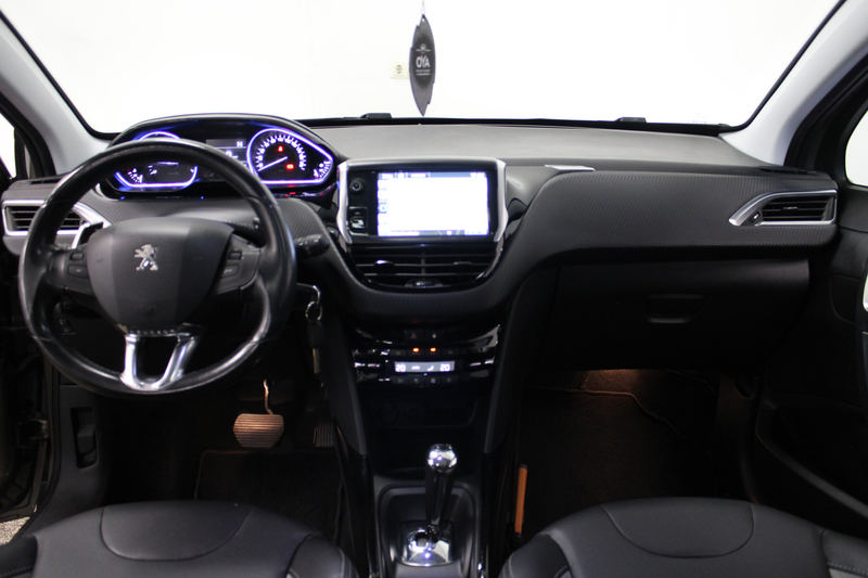 Peugeot 2008 1.2 PureTech Allure — photo 3