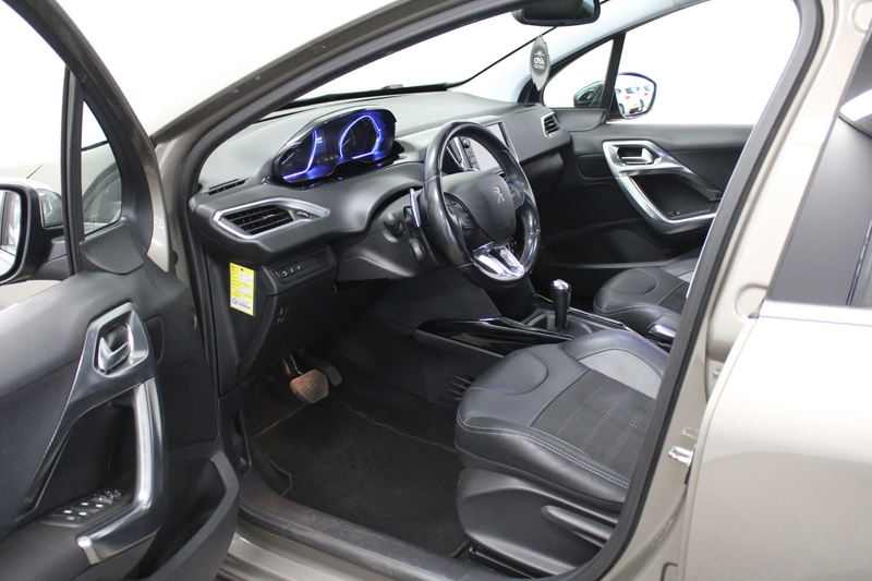 Peugeot 2008 1.2 PureTech Allure — photo 10