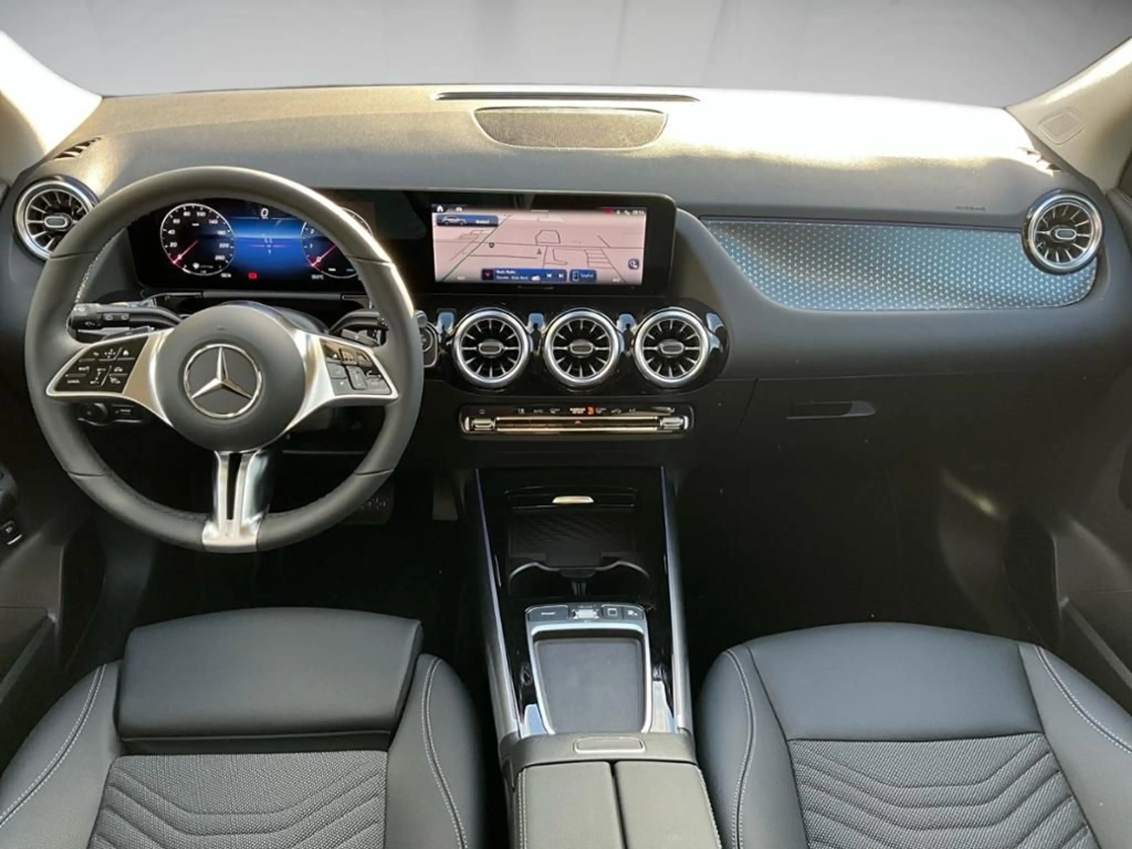 Mercedes-Benz GLA 200 Progressive 360 AHK AUT DynLicht Kam. LM — photo 6
