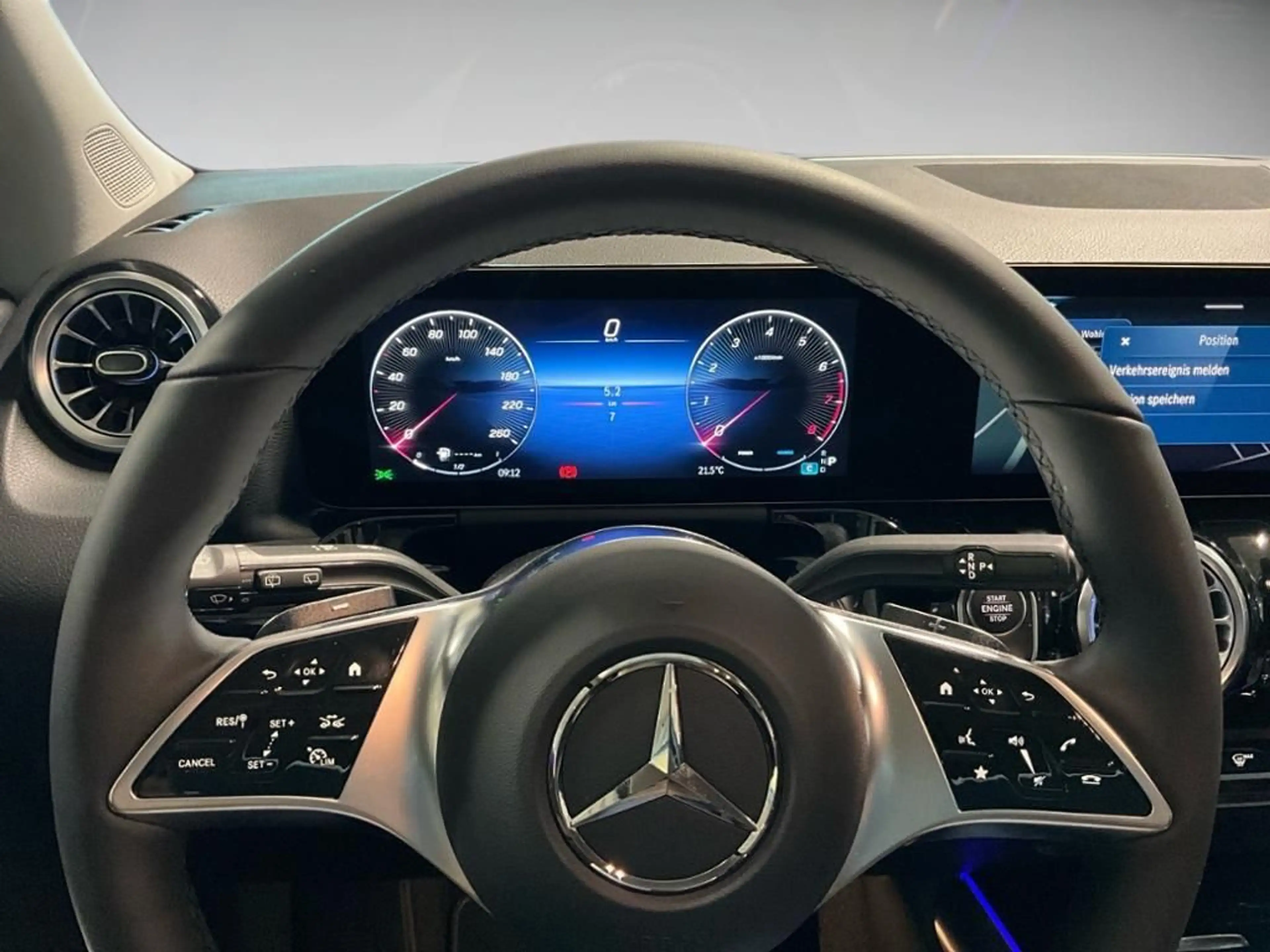 Mercedes-Benz GLA 200 Progressive 360 AHK AUT DynLicht Kam. LM — photo 14