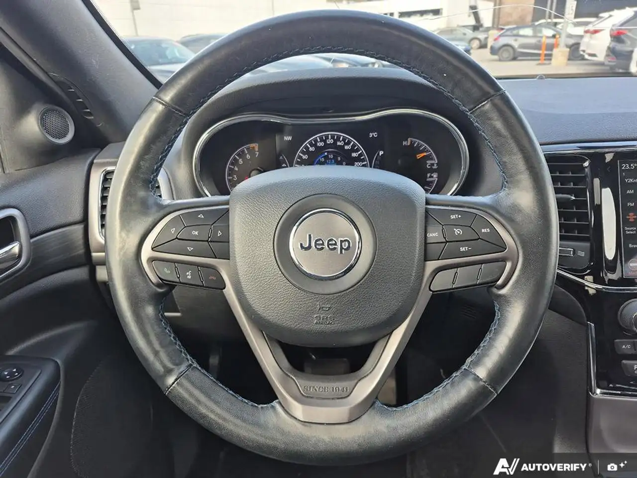 Jeep Grand Cherokee снимка Jeep Grand Cherokee