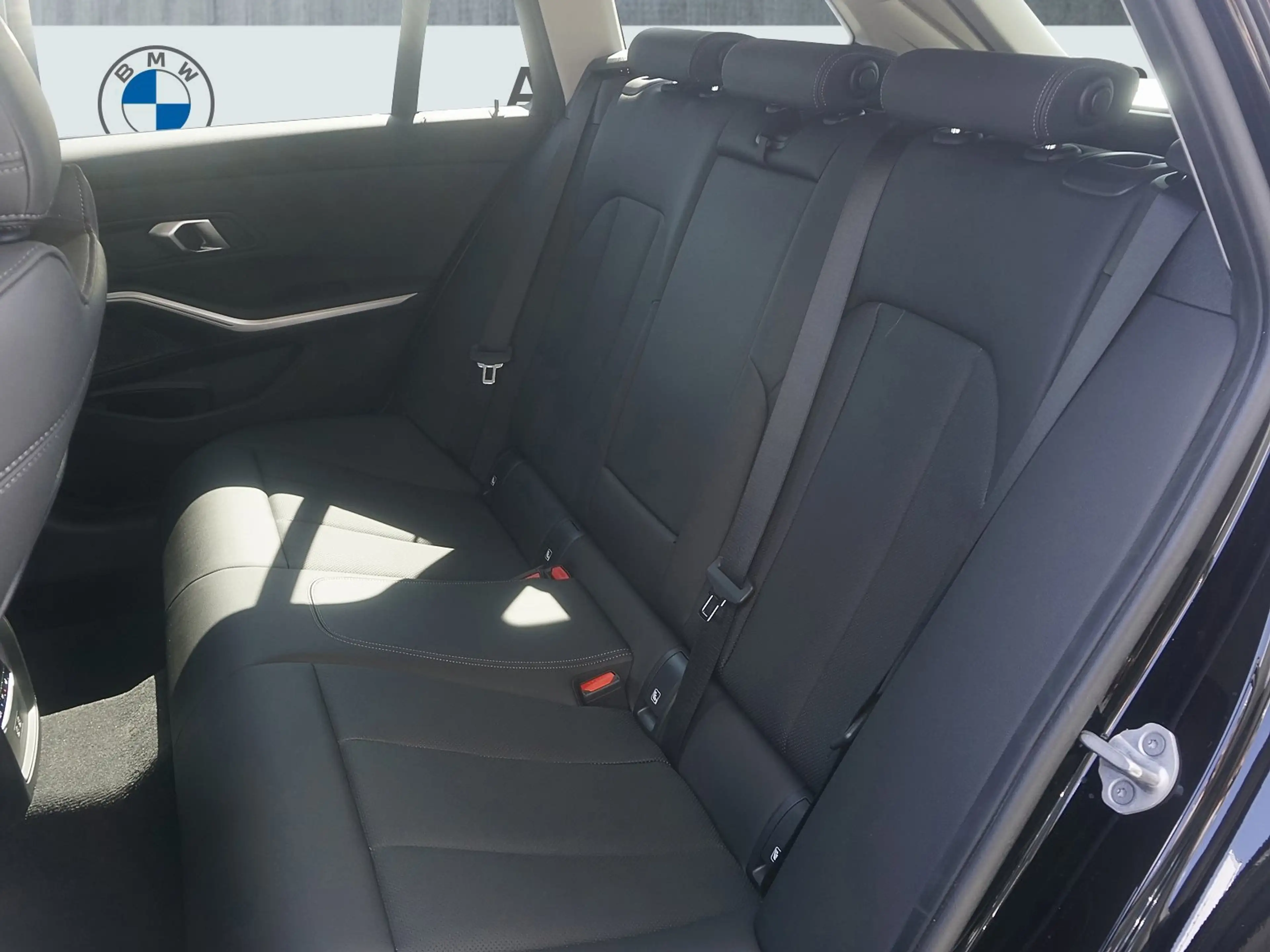 BMW 320 d xDrive Touring Advantage Head-Up+Navi+ACC — photo 11