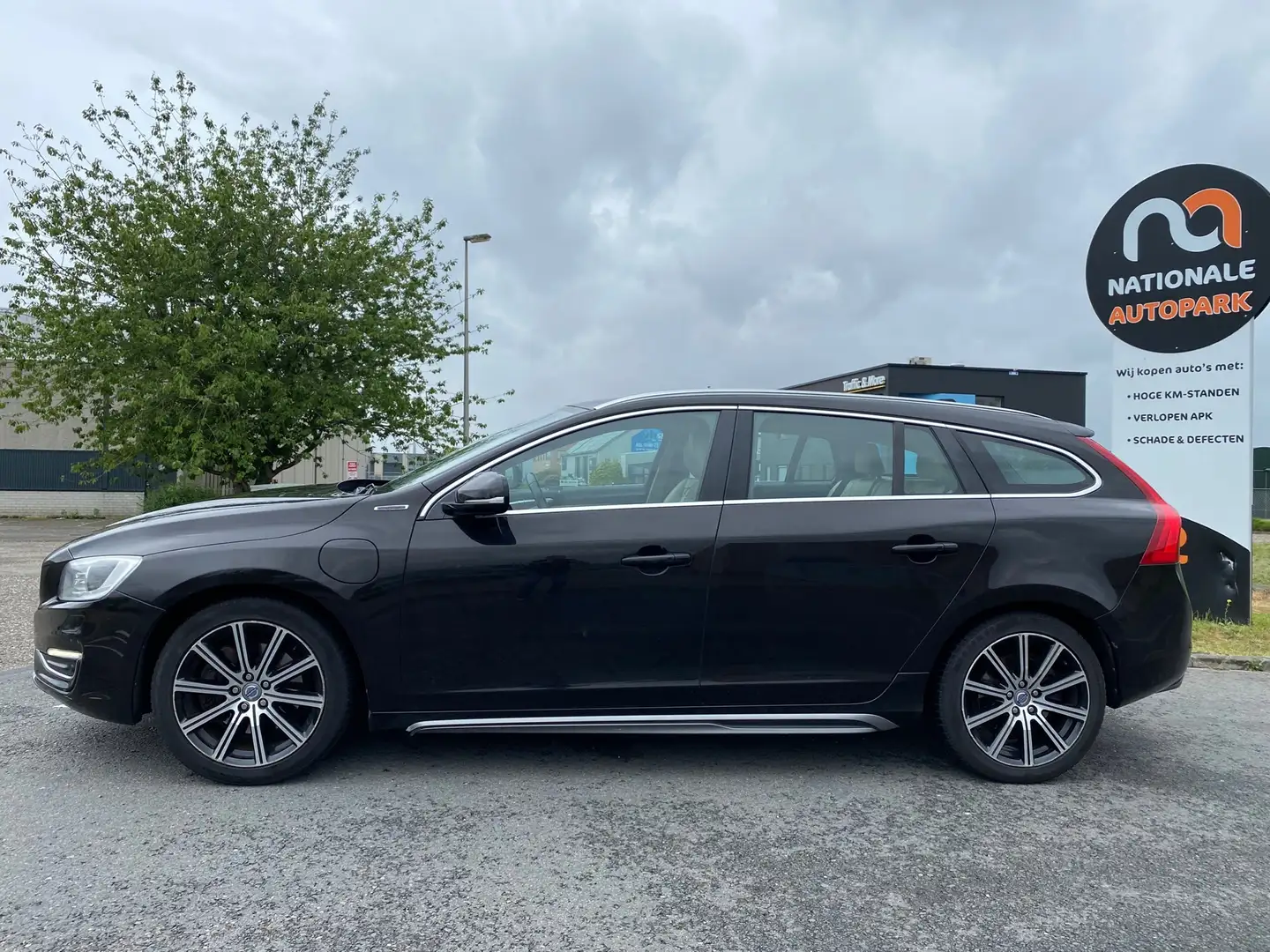 Volvo V60 2013 * 2.4 D6 AWD Plug-In Hybrid * LED * AUTOMAAT Fekete - 2