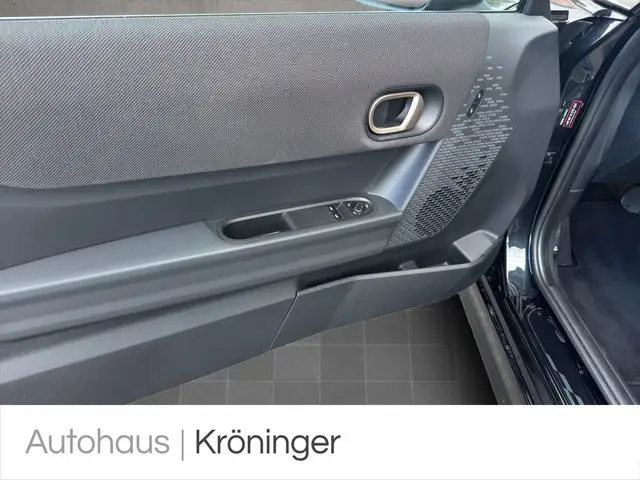 Mini Hatch view 8