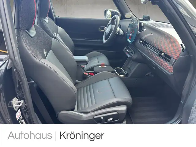 Mini Hatch view 9