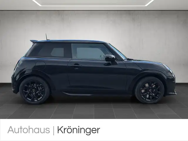 Mini Hatch view 4