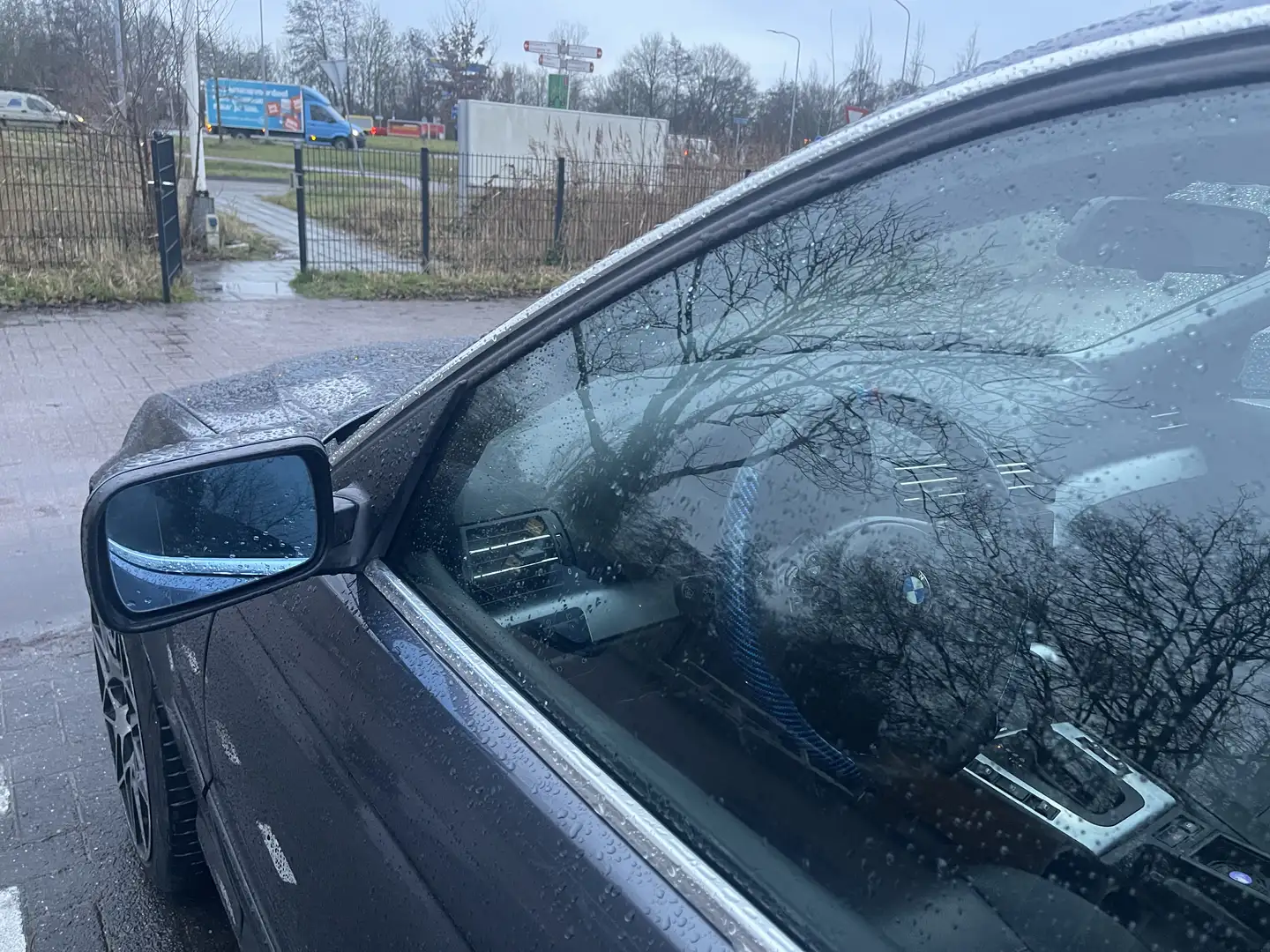 BMW 325 BMW E46 3-series 2.5 325i executive 6 cylinders - 2