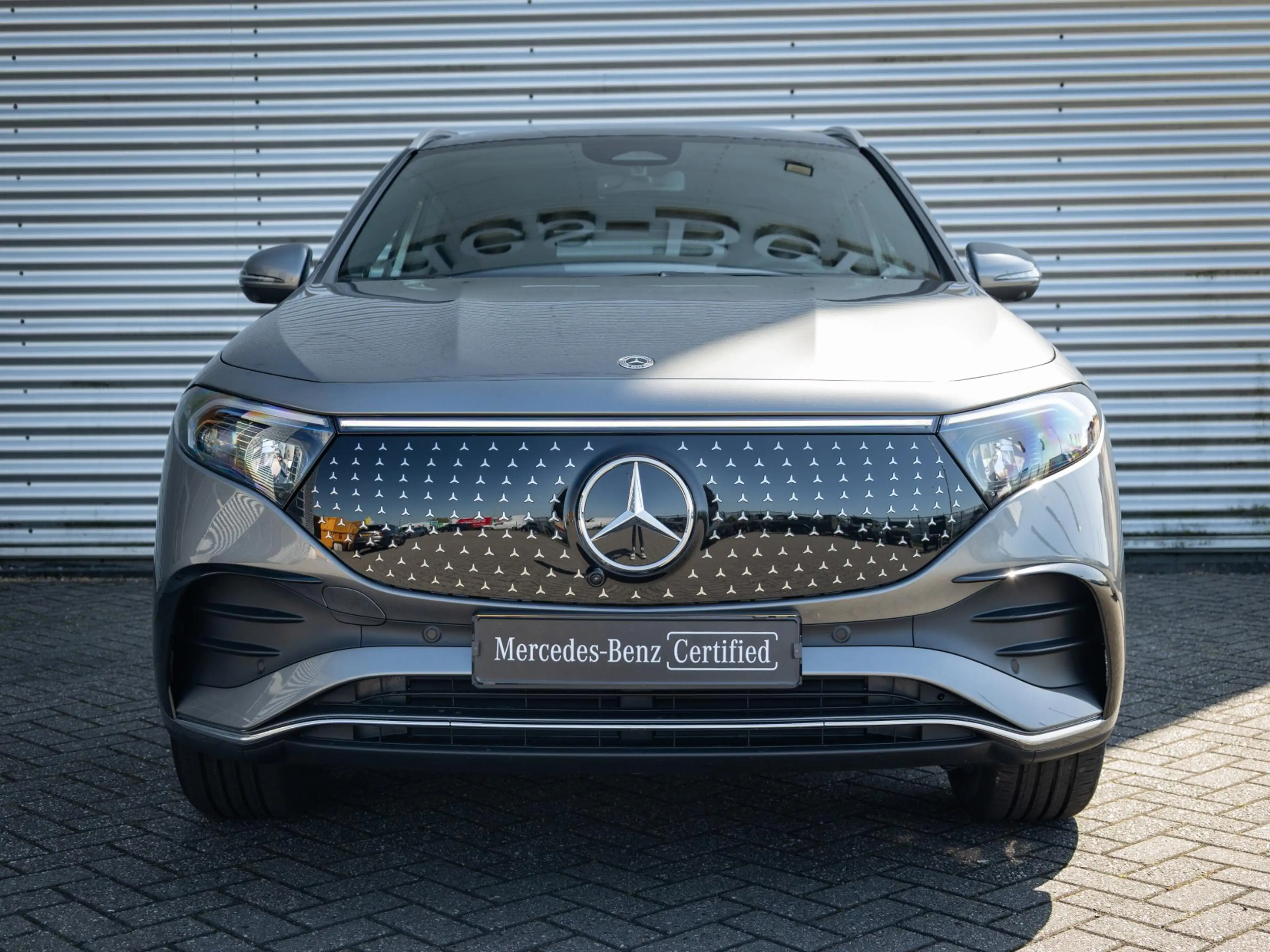 Mercedes-Benz EQA 250 250+ Business Solution AMG 71 kWh | Panorama dak | — photo 5