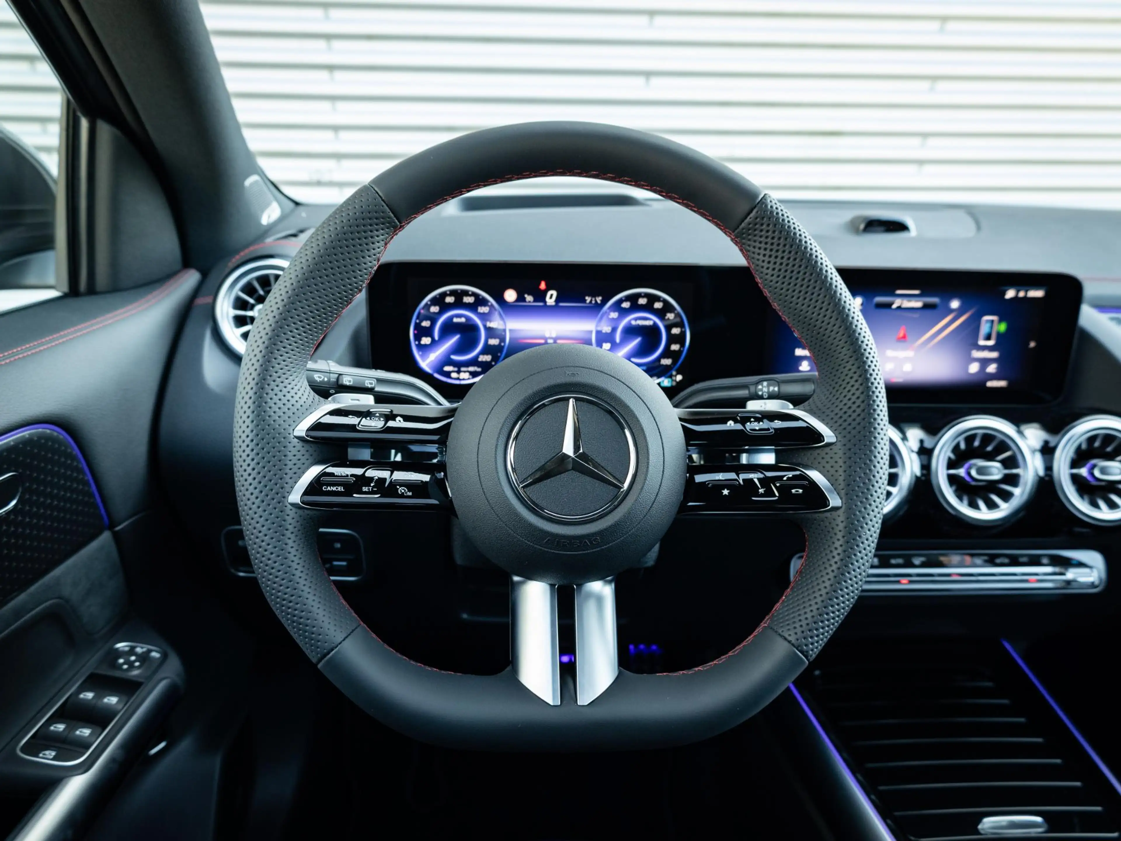 Mercedes-Benz EQA 250 250+ Business Solution AMG 71 kWh | Panorama dak | — photo 14