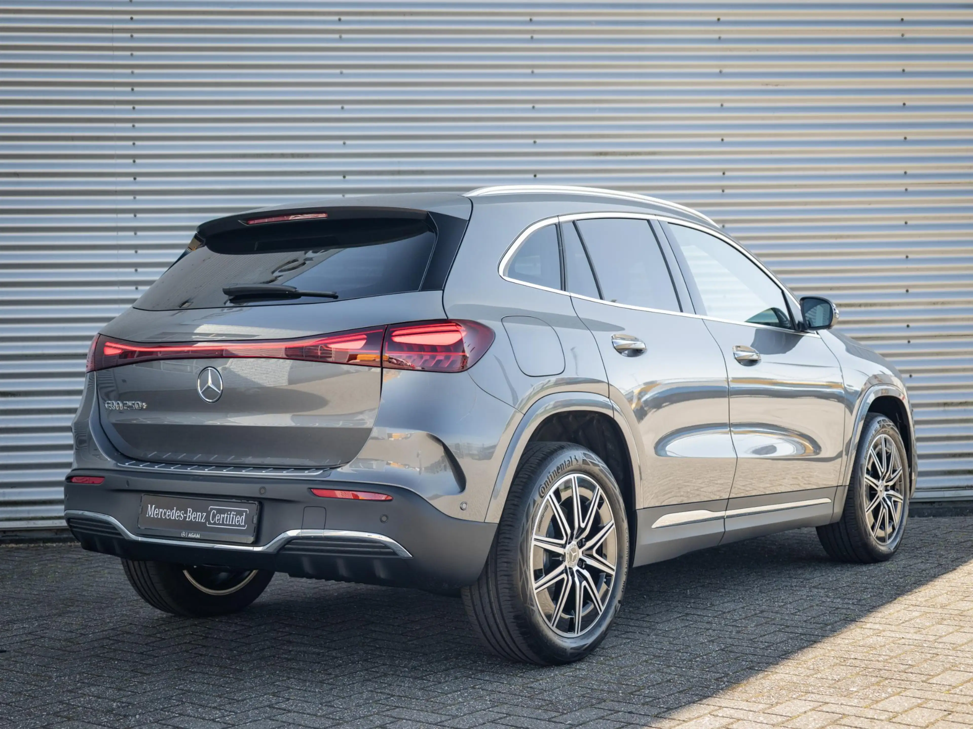 Mercedes-Benz EQA 250 250+ Business Solution AMG 71 kWh | Panorama dak | — photo 2