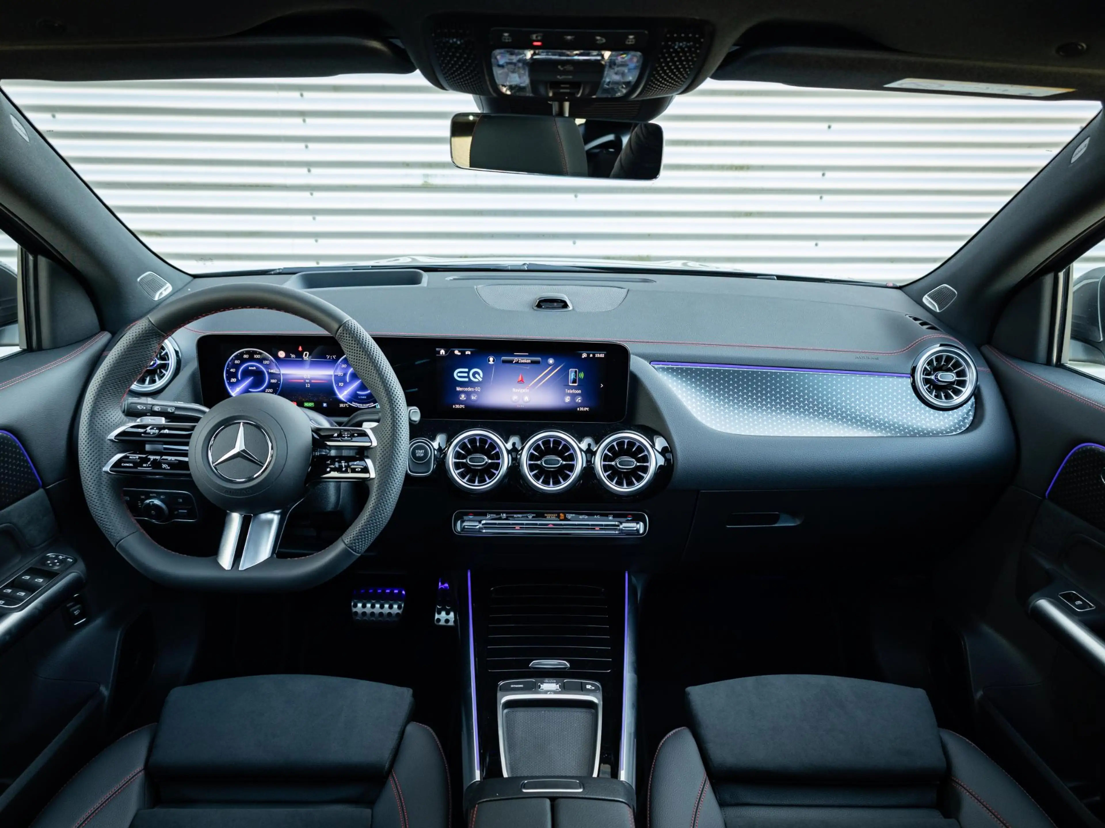 Mercedes-Benz EQA 250 250+ Business Solution AMG 71 kWh | Panorama dak | — photo 11