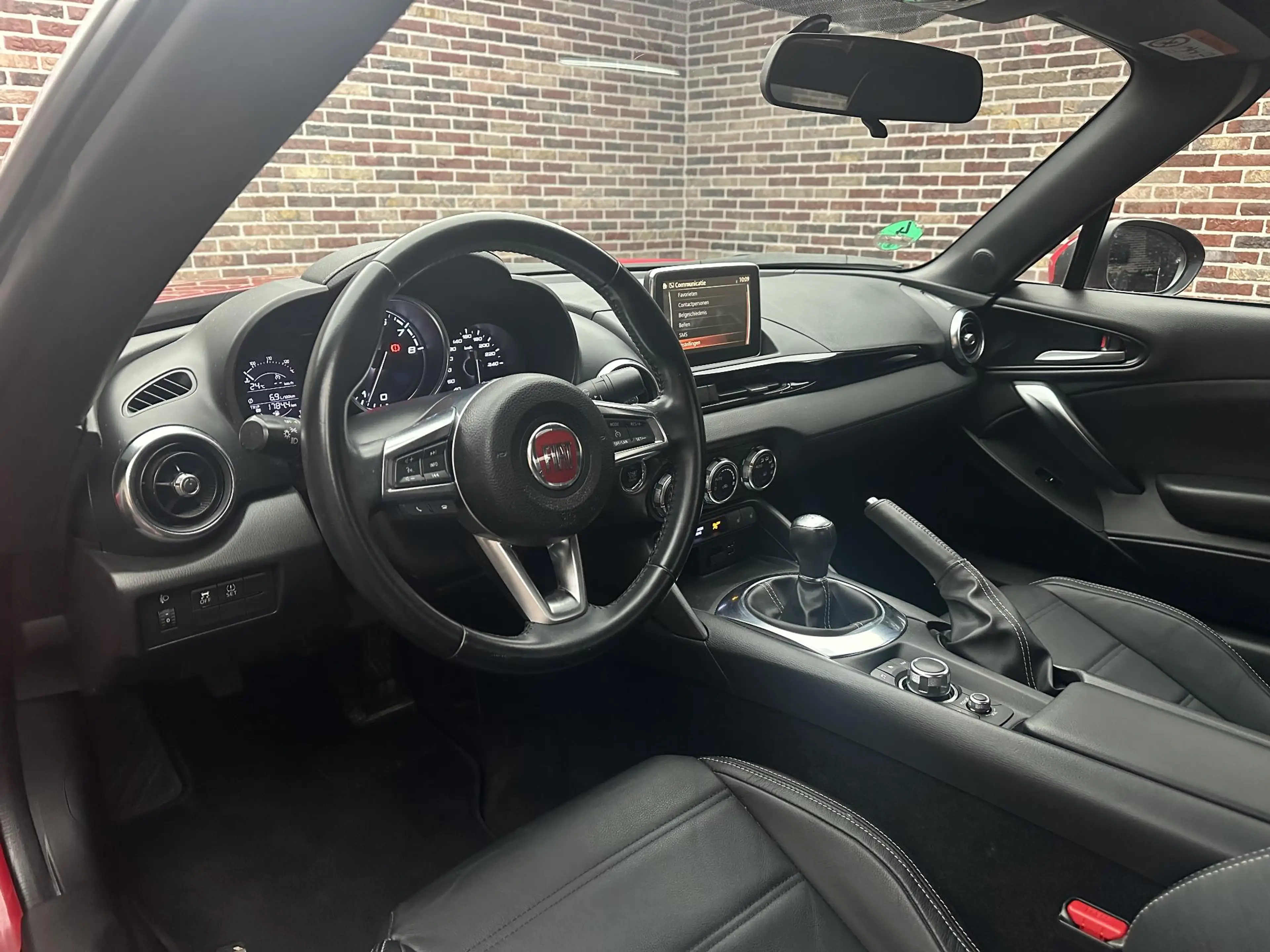 Fiat 124 Spider 1.4 MultiAir Turbo Lusso Cabrio| Camera — photo 34
