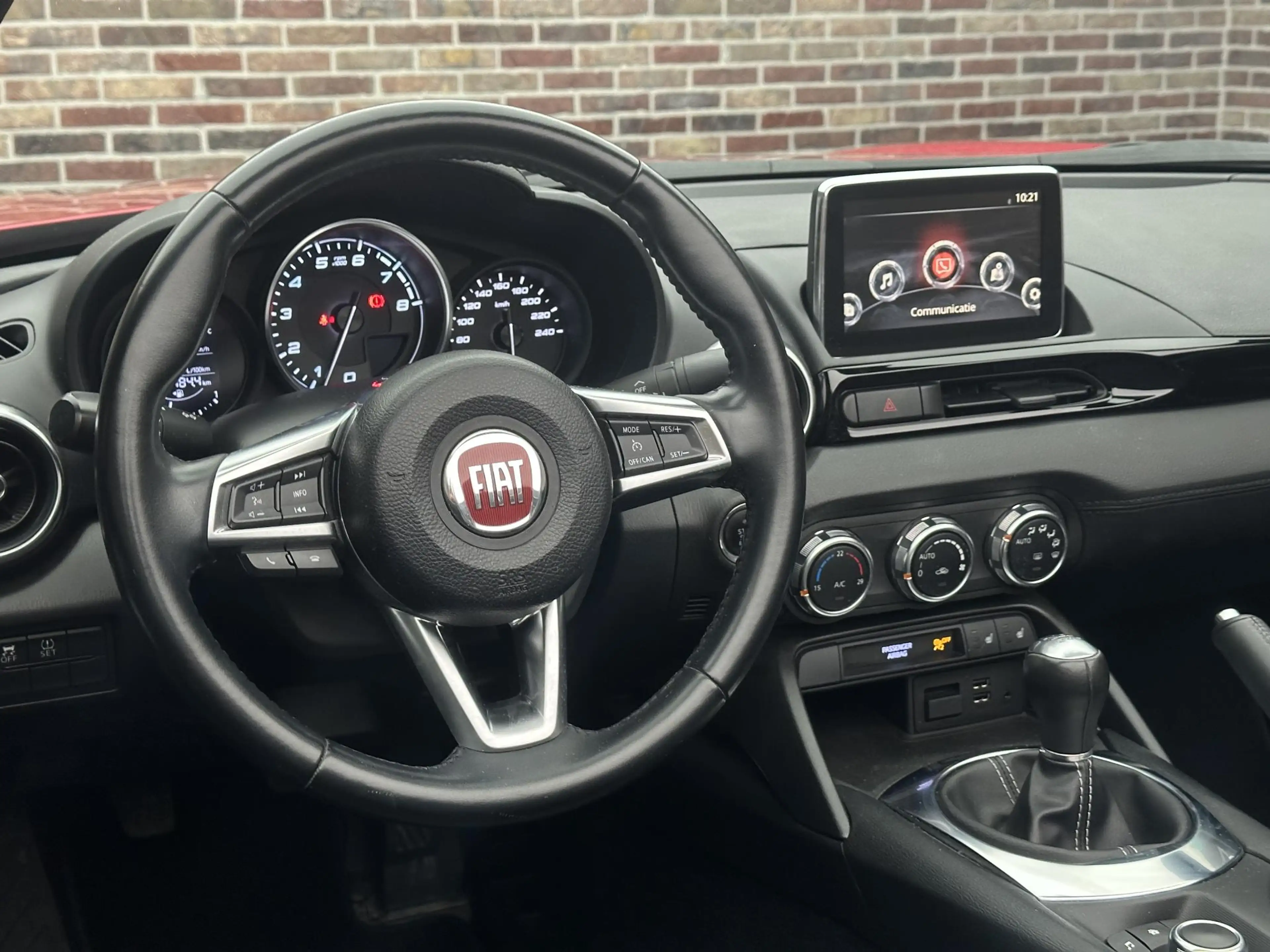 Fiat 124 Spider 1.4 MultiAir Turbo Lusso Cabrio| Camera — photo 27