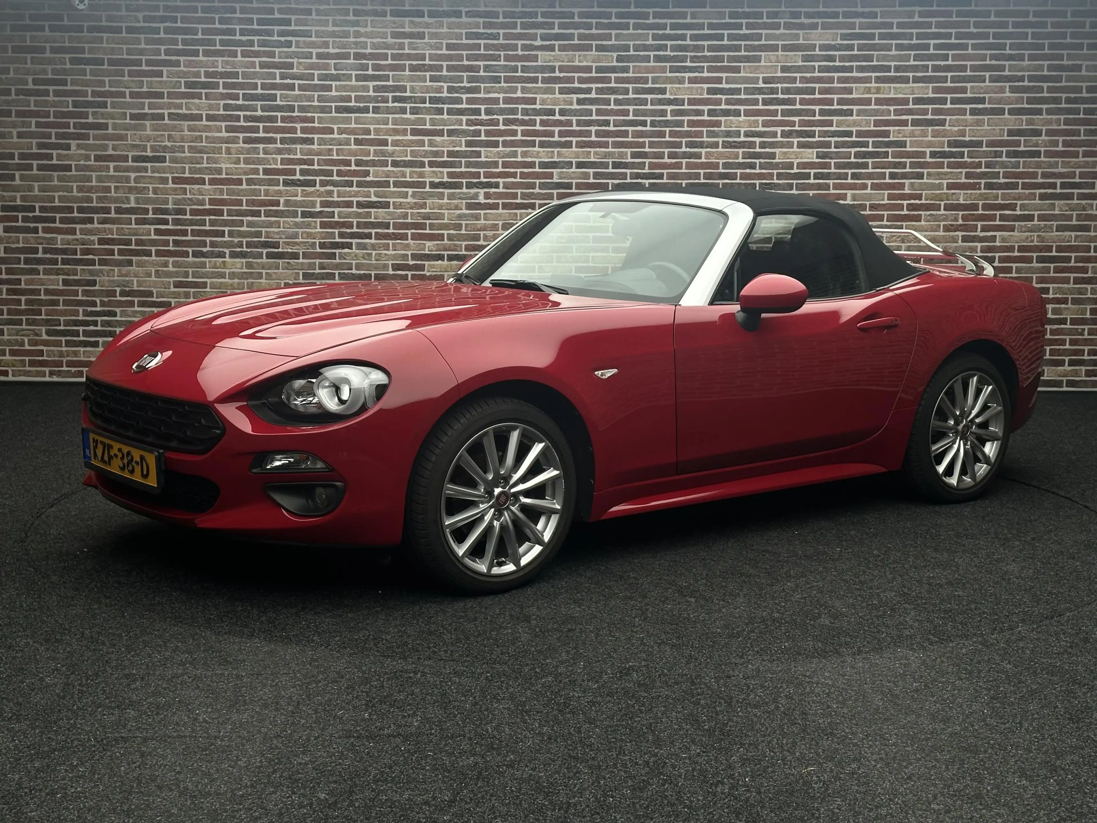 Fiat 124 Spider 1.4 MultiAir Turbo Lusso Cabrio| Camera — photo 30