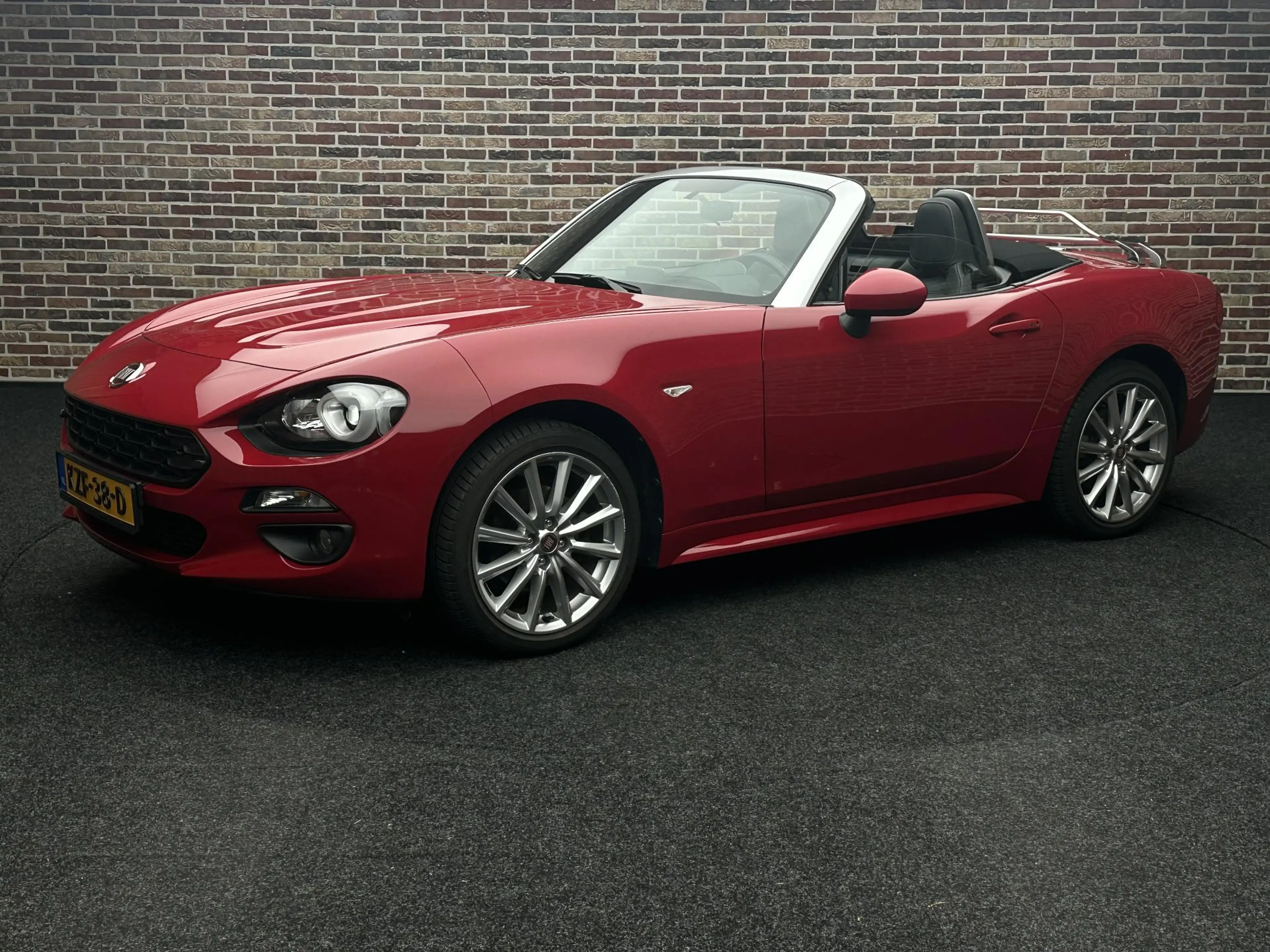 Fiat 124 Spider 1.4 MultiAir Turbo Lusso Cabrio| Camera — photo 25