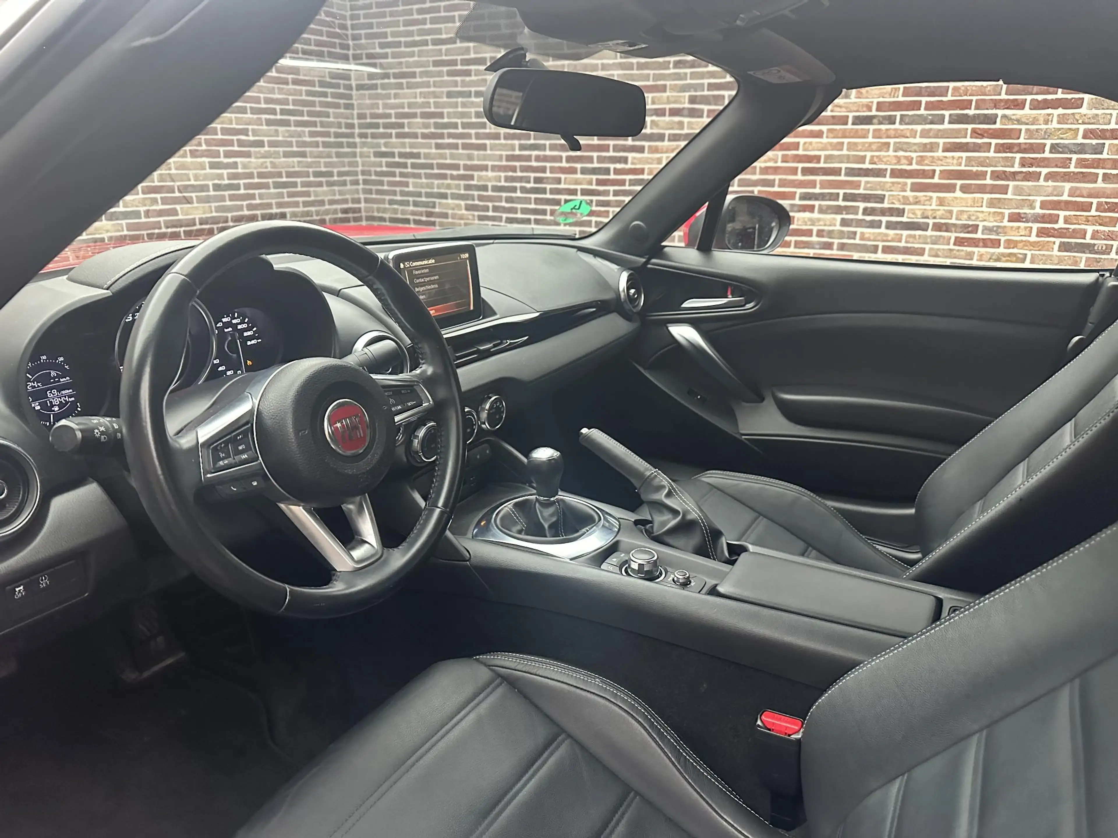 Fiat 124 Spider 1.4 MultiAir Turbo Lusso Cabrio| Camera — photo 23