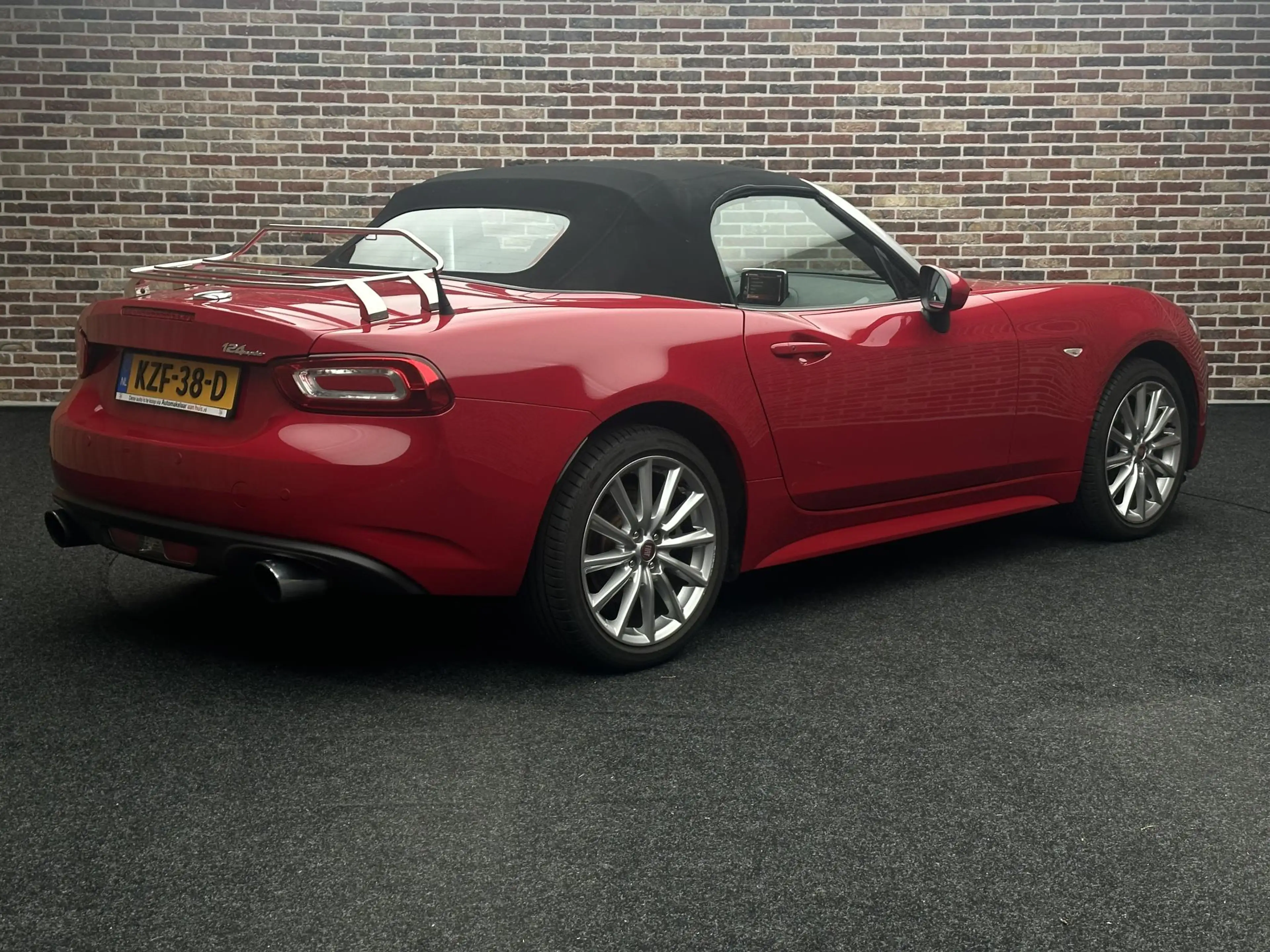 Fiat 124 Spider 1.4 MultiAir Turbo Lusso Cabrio| Camera — photo 2