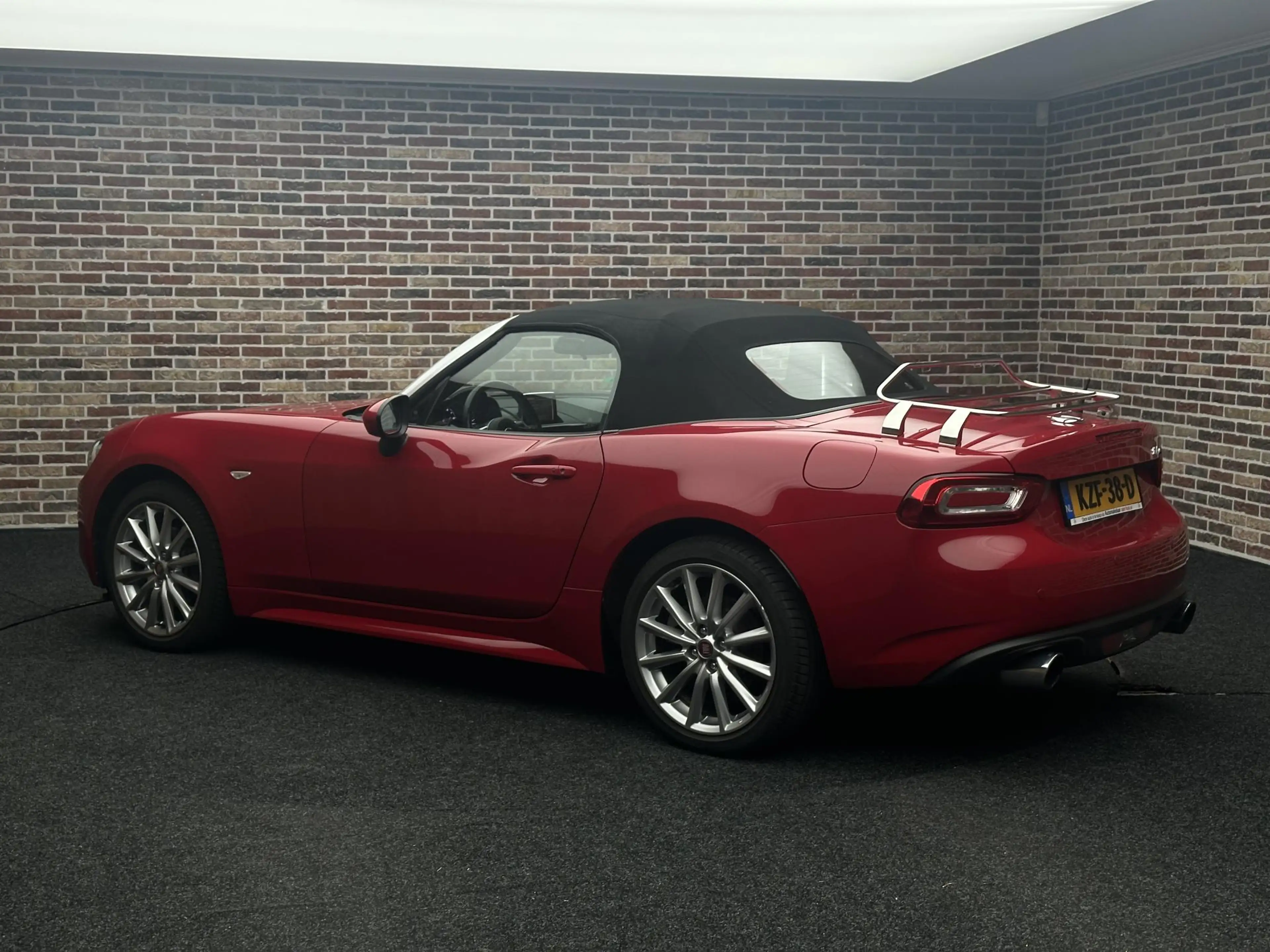 Fiat 124 Spider 1.4 MultiAir Turbo Lusso Cabrio| Camera — photo 21