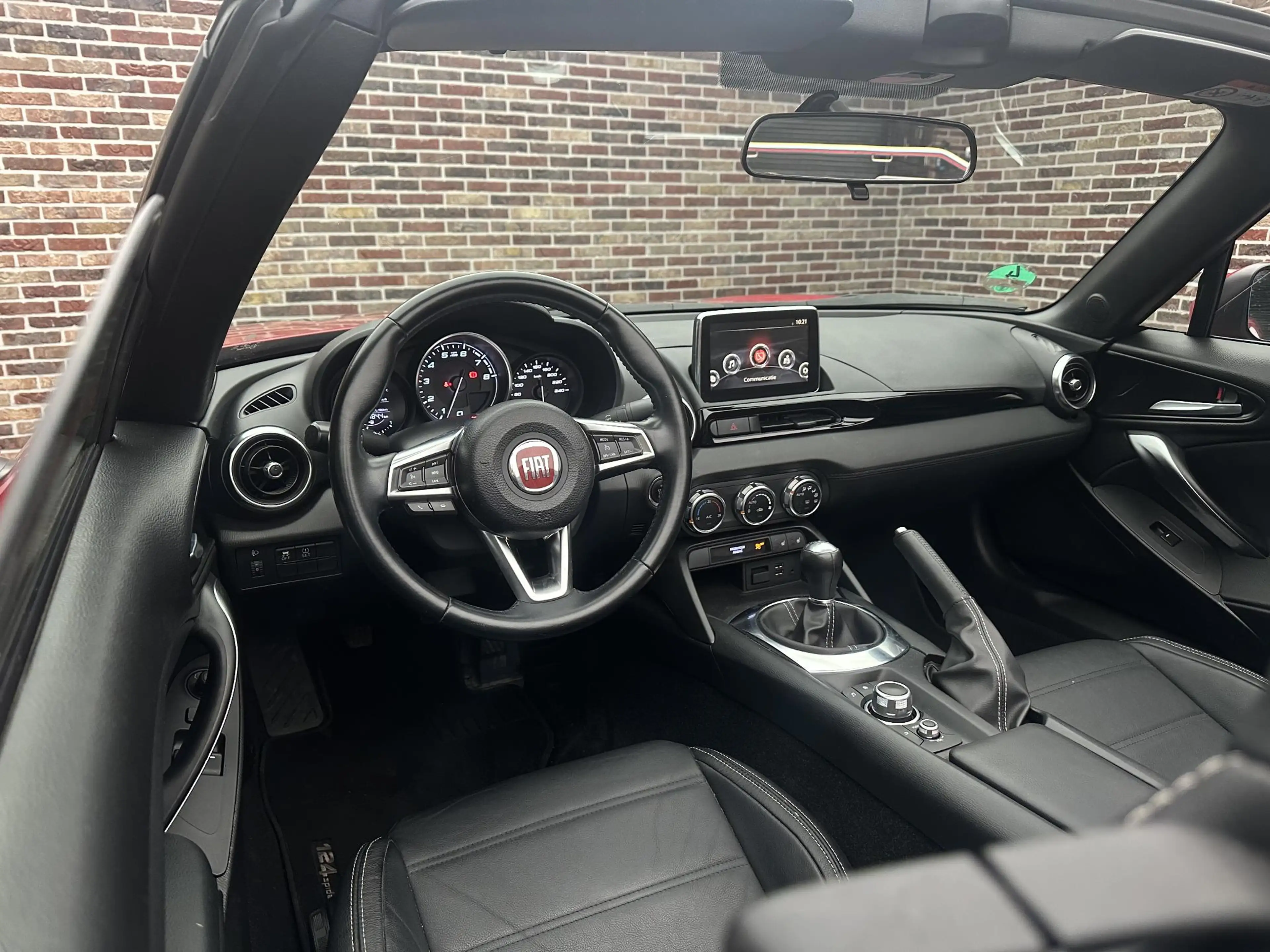 Fiat 124 Spider 1.4 MultiAir Turbo Lusso Cabrio| Camera — photo 11