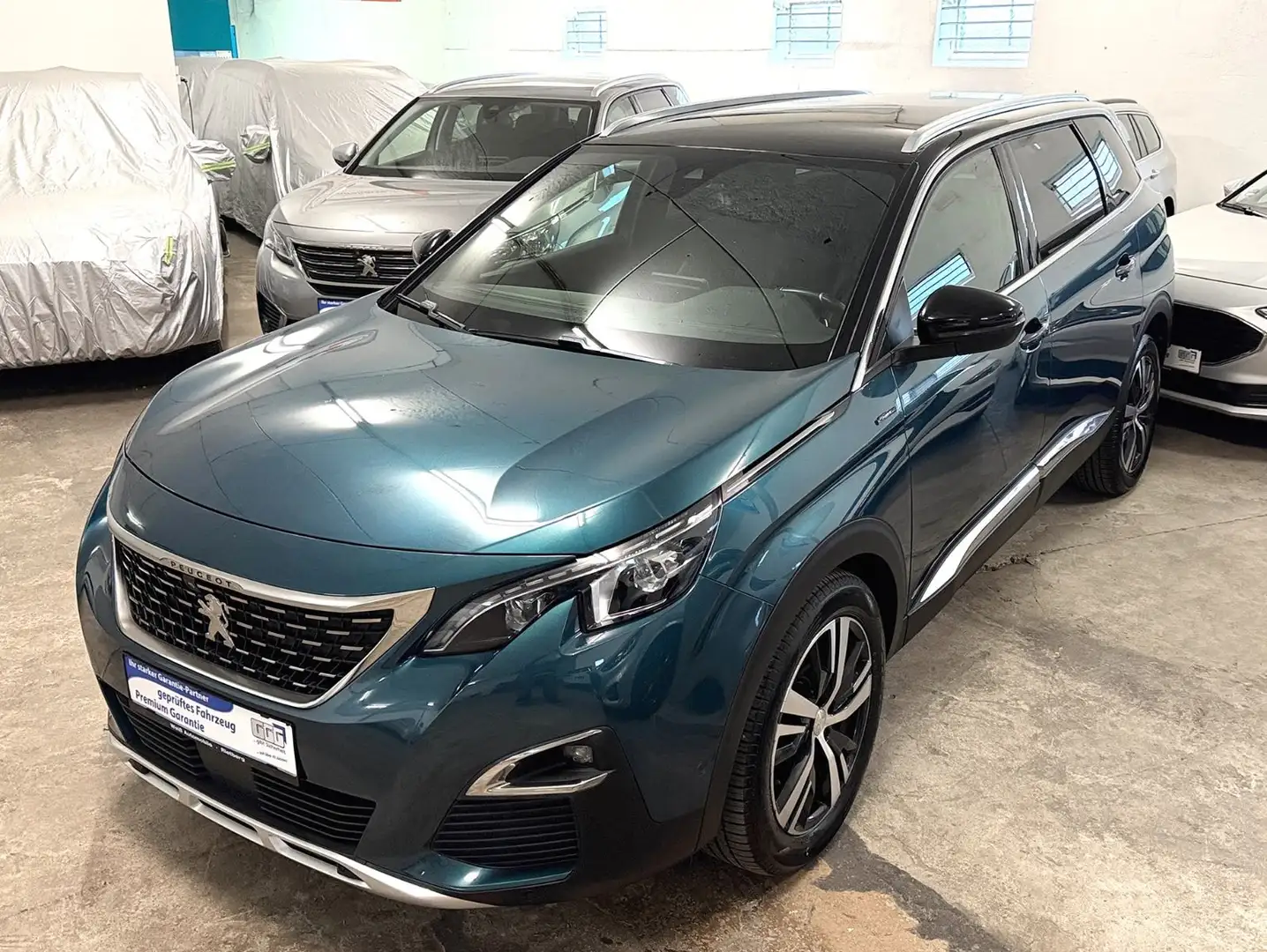Peugeot 5008 GT, 7 Sitzer, Top Ausstattung, AHK Grün - 1