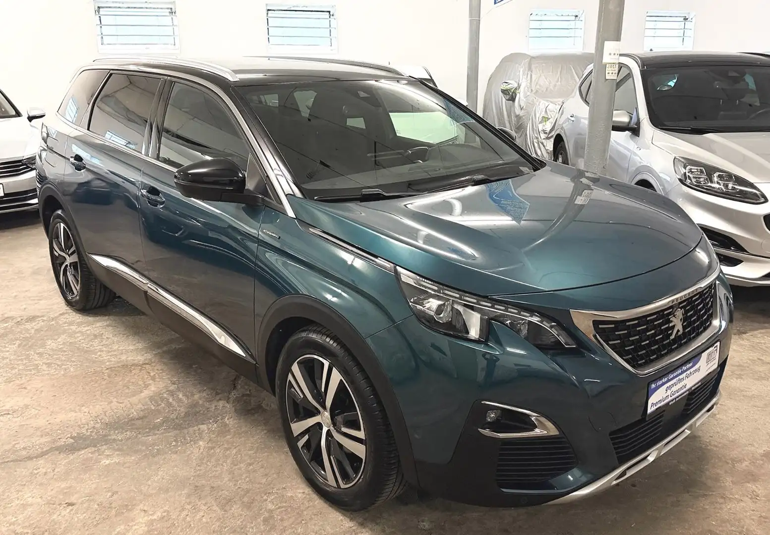 Peugeot 5008 GT, 7 Sitzer, Top Ausstattung, AHK Grün - 2