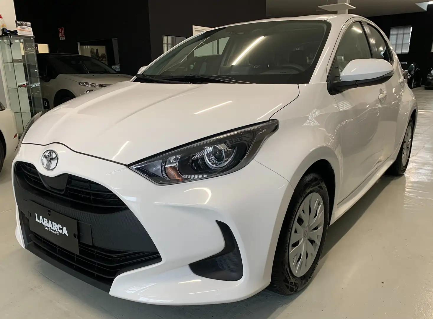 Toyota Yaris Yaris 1.0 5 porte Active + TELECAMERA Bianco - 2