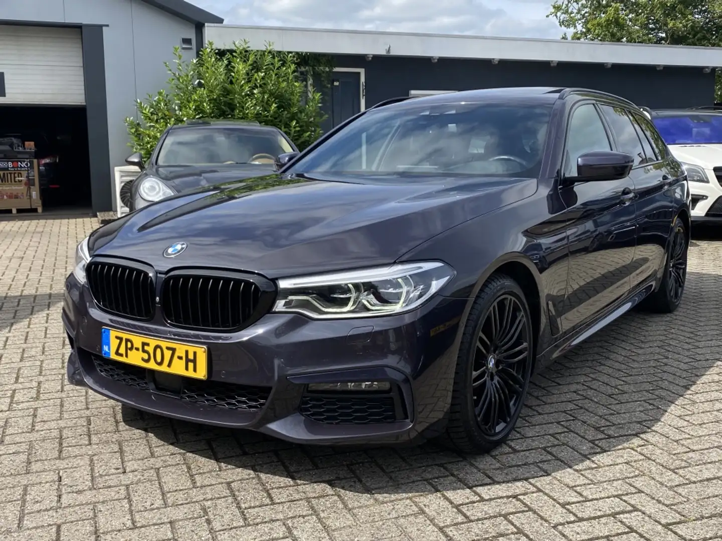 BMW 540 5-serie Touring 540D X-Drive 2018 M-Pakket Dealera Blauw - 1