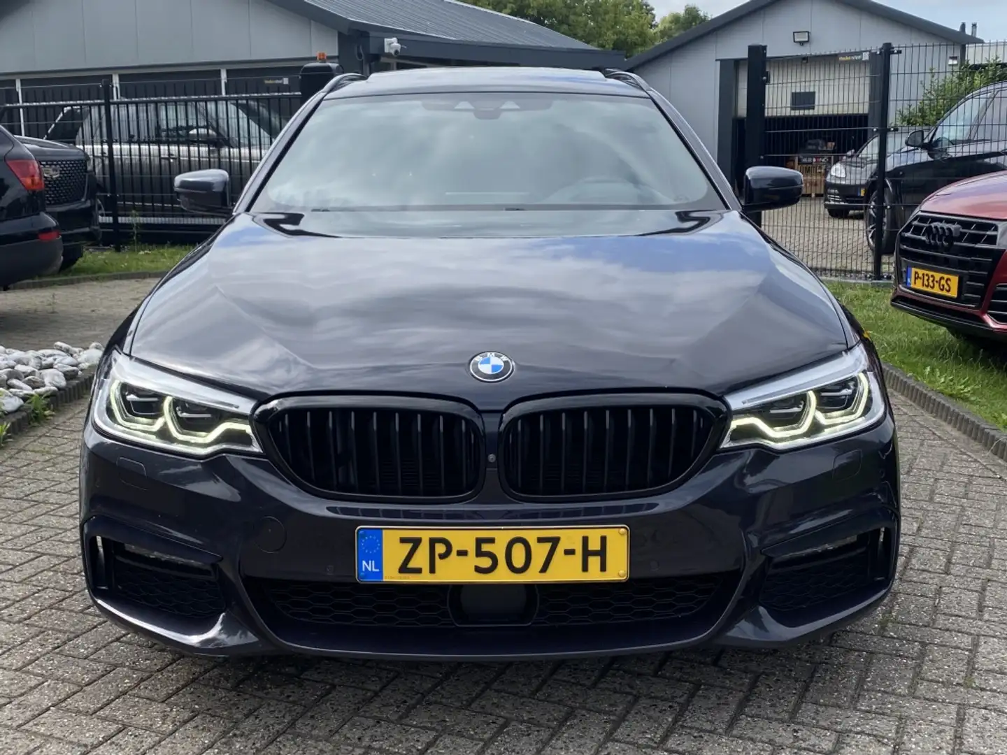 BMW 540 5-serie Touring 540D X-Drive 2018 M-Pakket Dealera Blauw - 2