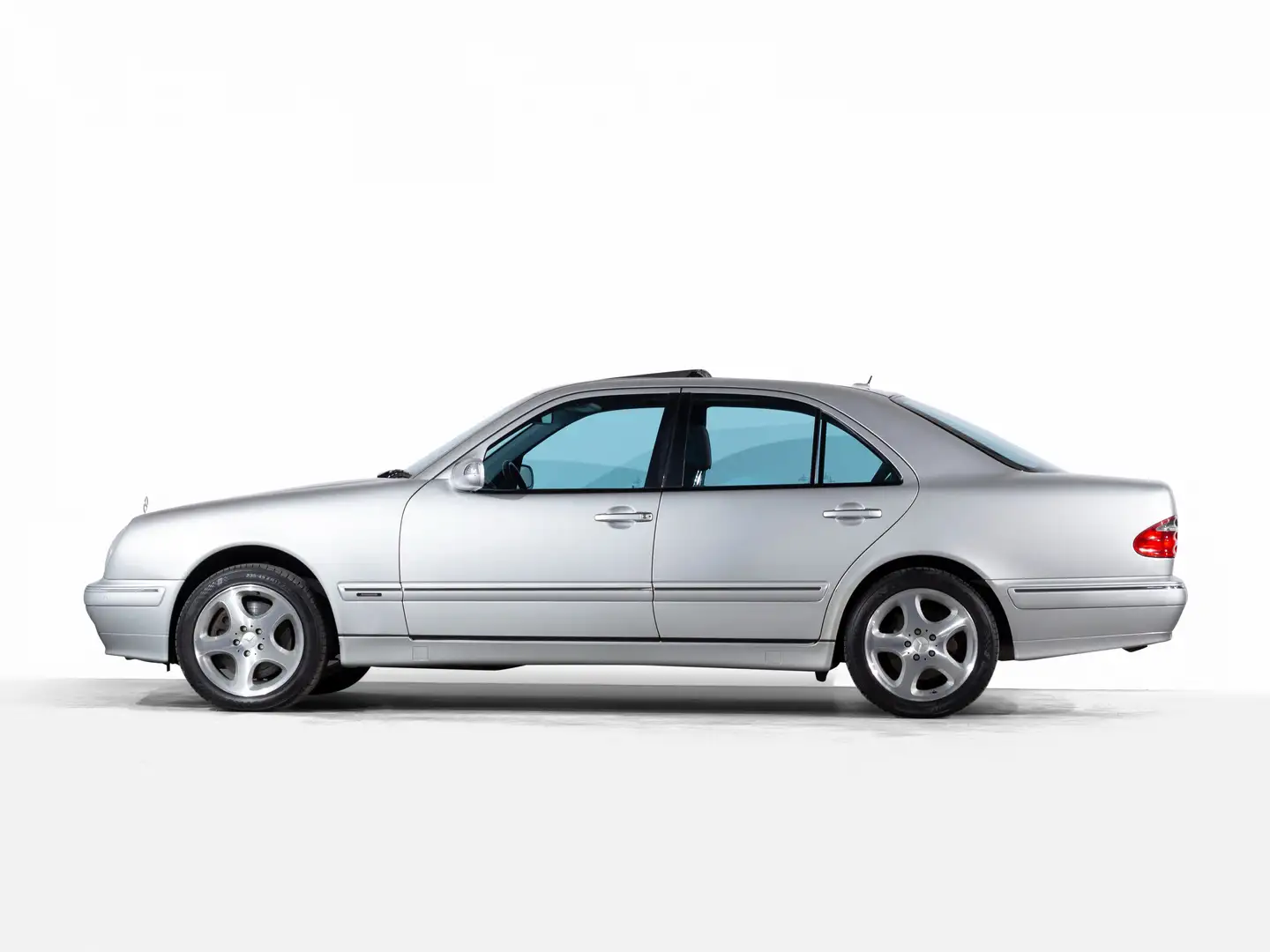 Mercedes-Benz E 430 4MATIC AVANTGARDE designo Argent - 2