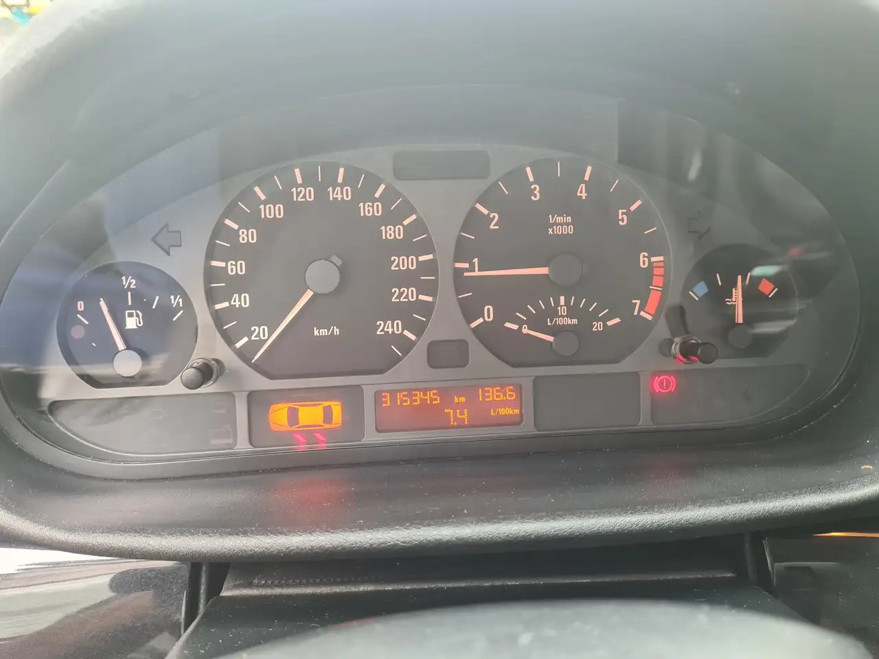 BMW 318i touring, foto 9
